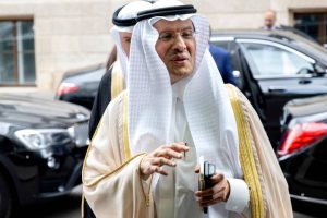 Saudi Arabia, OPEC Struggle as Oil Prices Slide
